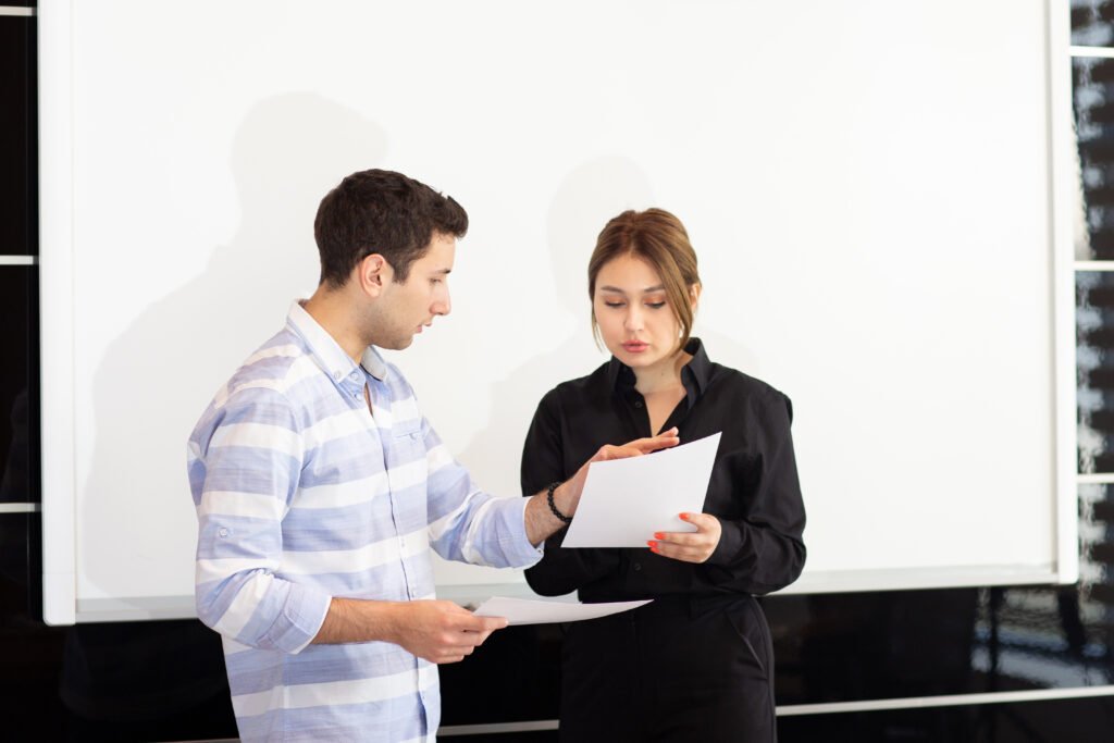 Psychologist explaining hiring and onboarding strategy to improve staff retention and reduce turnover rates